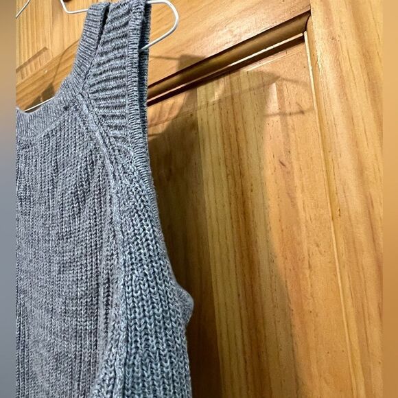 Hollister cold shoulder gray sweater size medium - Picture 5 of 5